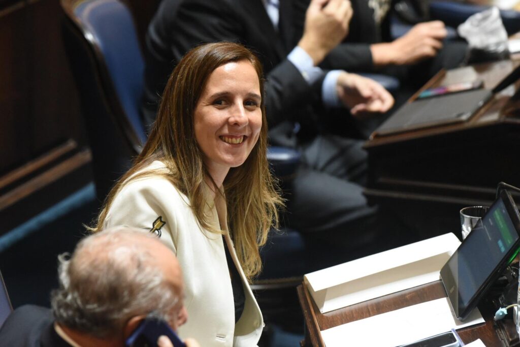 Lucía Iañez, la diputada platense que ingresó el proyecto que busca hacer parte de los procesos de reparación de las víctimas a los jóvenes bonaerenses que cometen delitos.