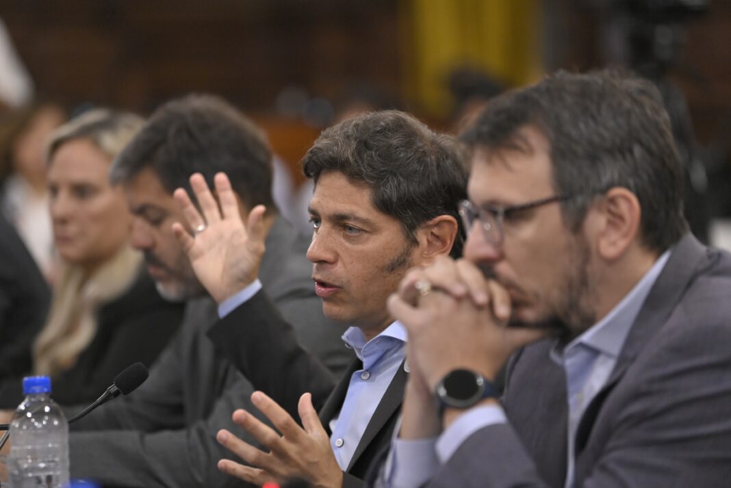 El gobernador bonaerense, Axel Kicillof, firmó convenio junto al titular del Banco Provincia, Juan Cuattromo, para que los municipios compren bienes financiados.
