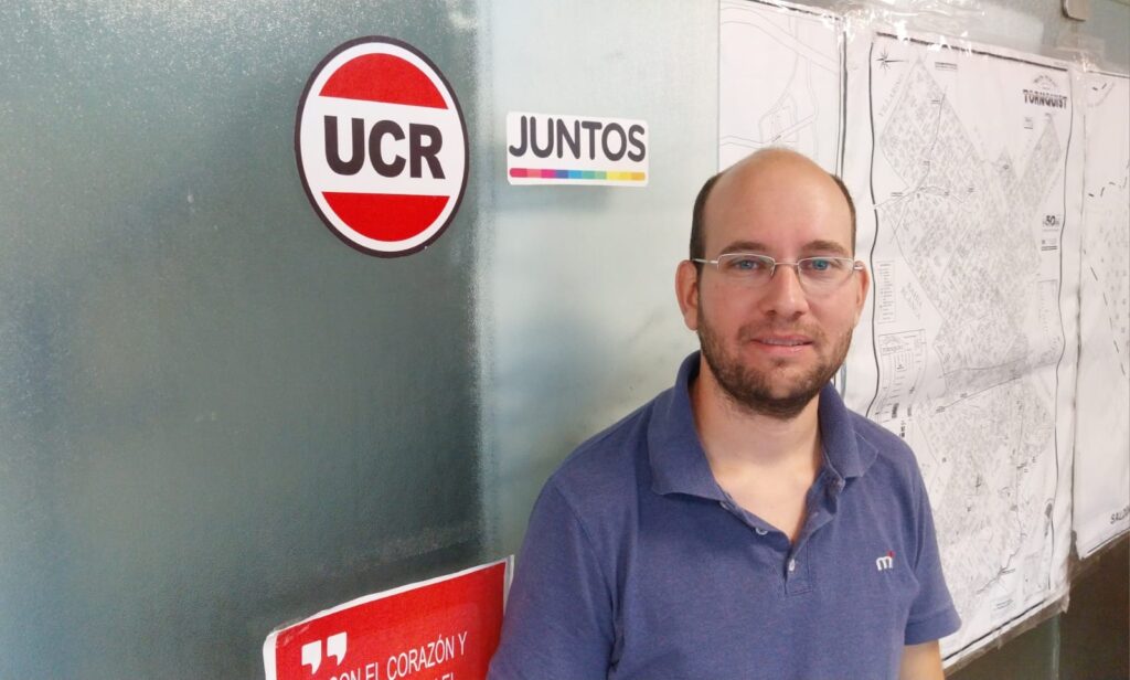 El edil radical de Tornquist, Luis Castro, acusó al peronismo de haber realizado una sesión ilegal en el Concejo.