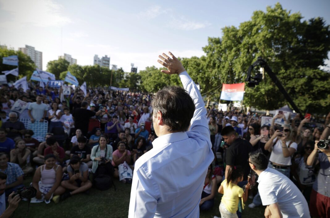 En medio de la interna con La Cámpora, el gobernador bonaerense, Axel Kicillof, volvió a reclamar la lapicera de cara a las elecciones de 2025.