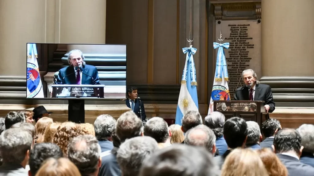 Pronto a cumplir 75 años, Juan Carlos Maqueda se retira de la Suprema Corte, que quedará integrada sólo por tres jueces. 