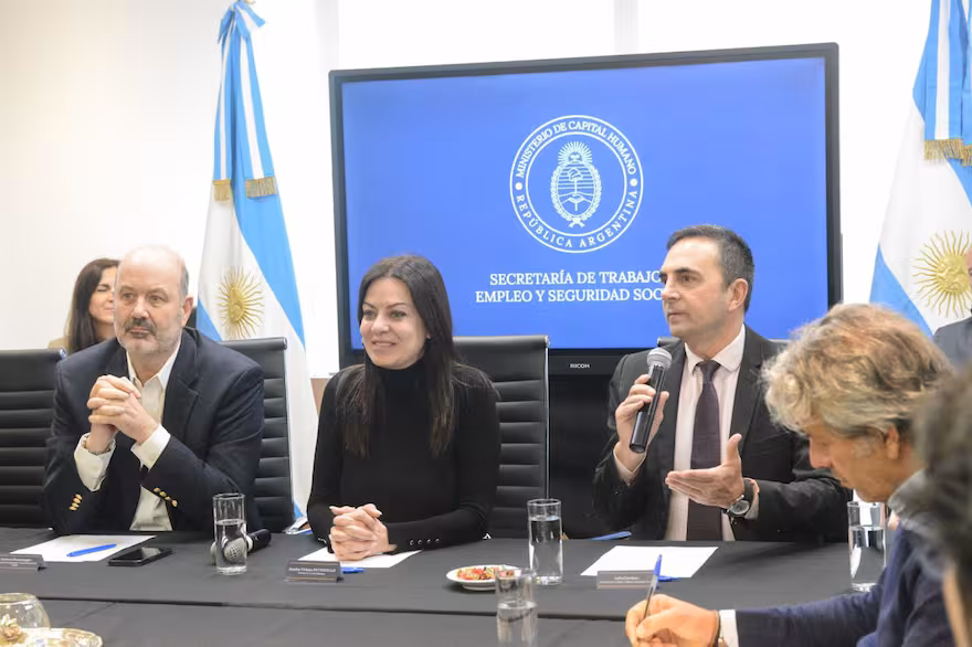 La conciliación obligatoria con Camioneros fue dictada desde la Secretaría de Trabajo, bajo la órbita de Capital Humano. 