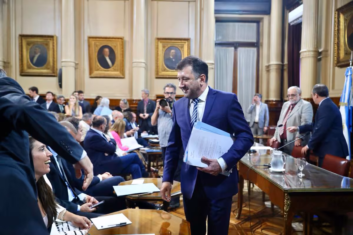 Si bien Kueider ya pidió licencia a su banca como senador, el bloque de UP ya pidió su renuncia al cargo.  
