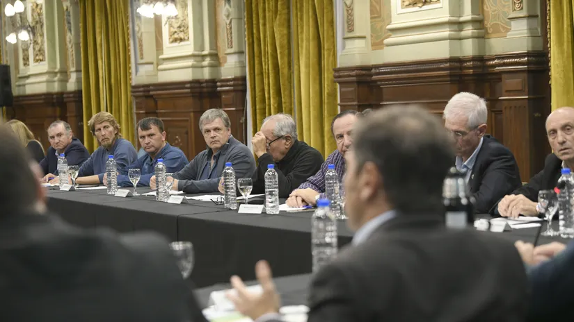 Las entidades rurales advirtieron al Gobierno bonaerense que el nuevo tributo impactará en la competitividad del Puerto frente a otras terminales como Bahía Blanca.