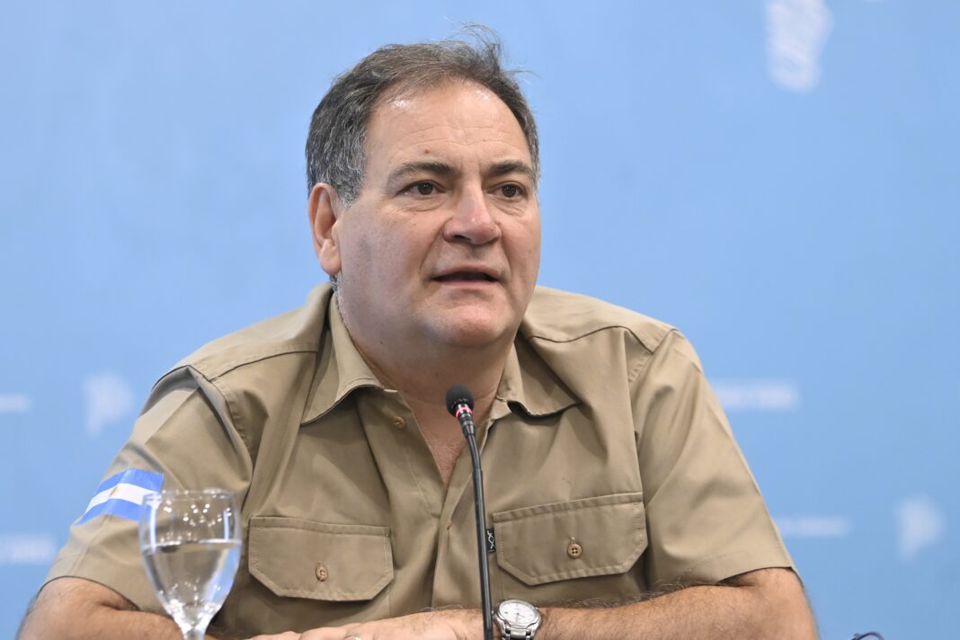 El ministro de Seguridad bonaerense, Javier Alonso, salió este sábado a criticar al presidente Javier Milei, al denunciar la desfinanciación que sufre la provincia de Buenos Aires.