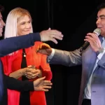 Kicillof cierra el año en el bastión del peronismo junto a Magario y Espinoza El gobernador bonaerense, Axel Kicillof, cierra el año con una inauguración de barrios populares en La Matanza junto a su vice Veronica Magario y Fernando Espinoza.