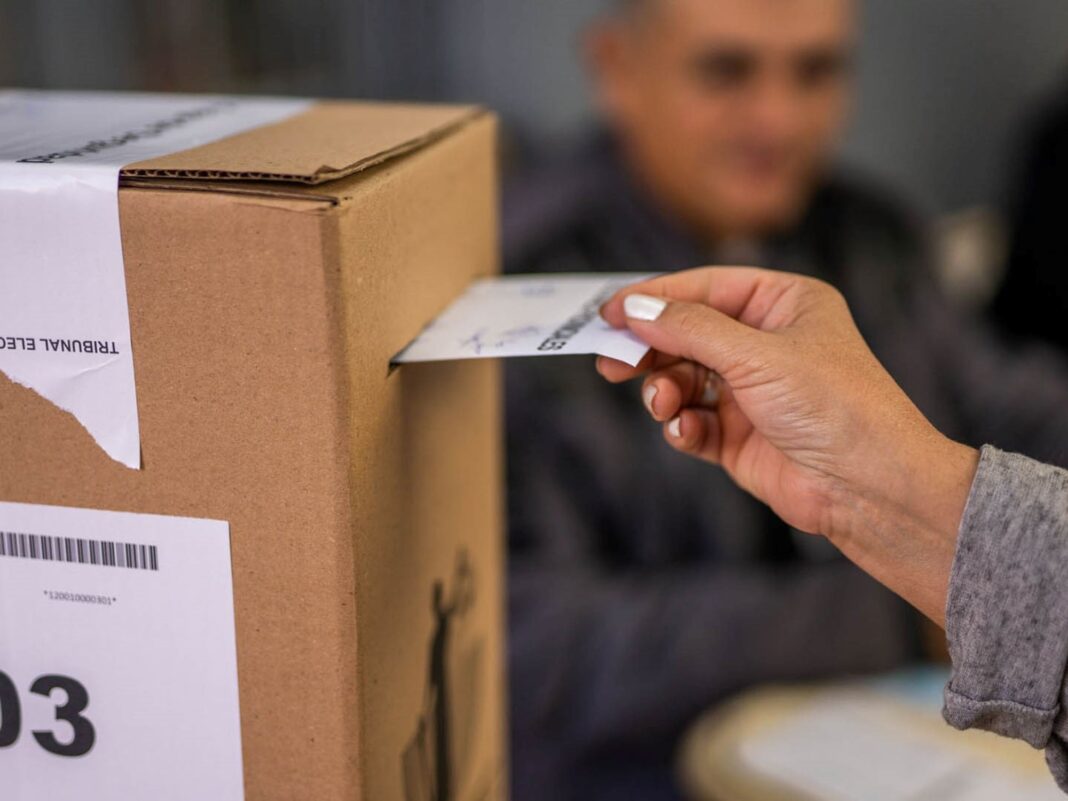 El jefe de Gabinete, Guillermo Francos, confirmó que el Gobierno buscará eliminar las PASO antes de las elecciones legislativas del próximo año.