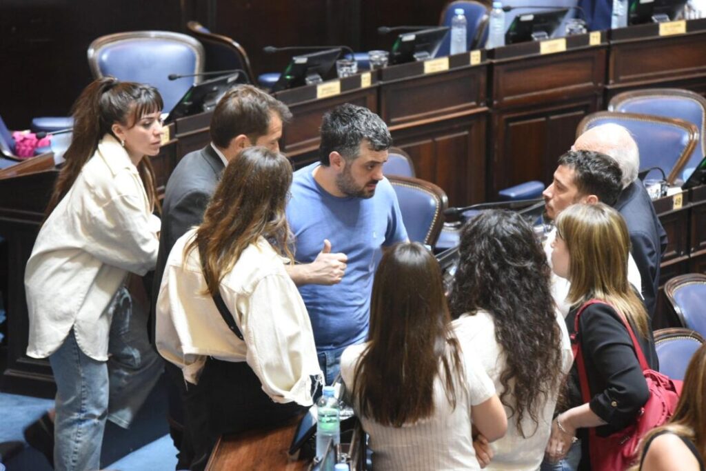 Diputados del kirchnerismo en la fallida sesión doble, que terminó con la caída del Presupuesto 2025 de Kicillof.