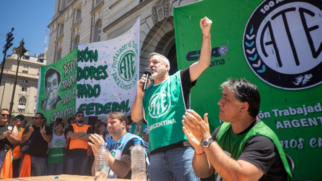 La Asociación Trabajadores del Estado (ATE) este lunes le exigió al presidente de la Nación, Javier Milei, que reabra las paritarias antes del 31 de diciembre.