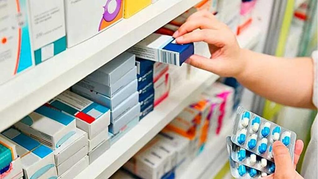 Sturzenegger alertó sobre las presiones a farmacias que efectúan la venta online de medicamentos.