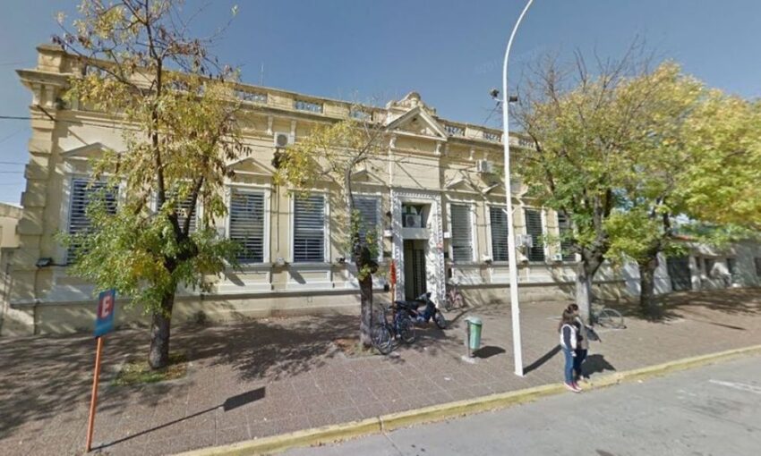 Afiliados del IOMA de Colón salieron a exponer la crisis sanitaria en la región. “Hacemos 100 km por una consulta médica”, aseguraron.
