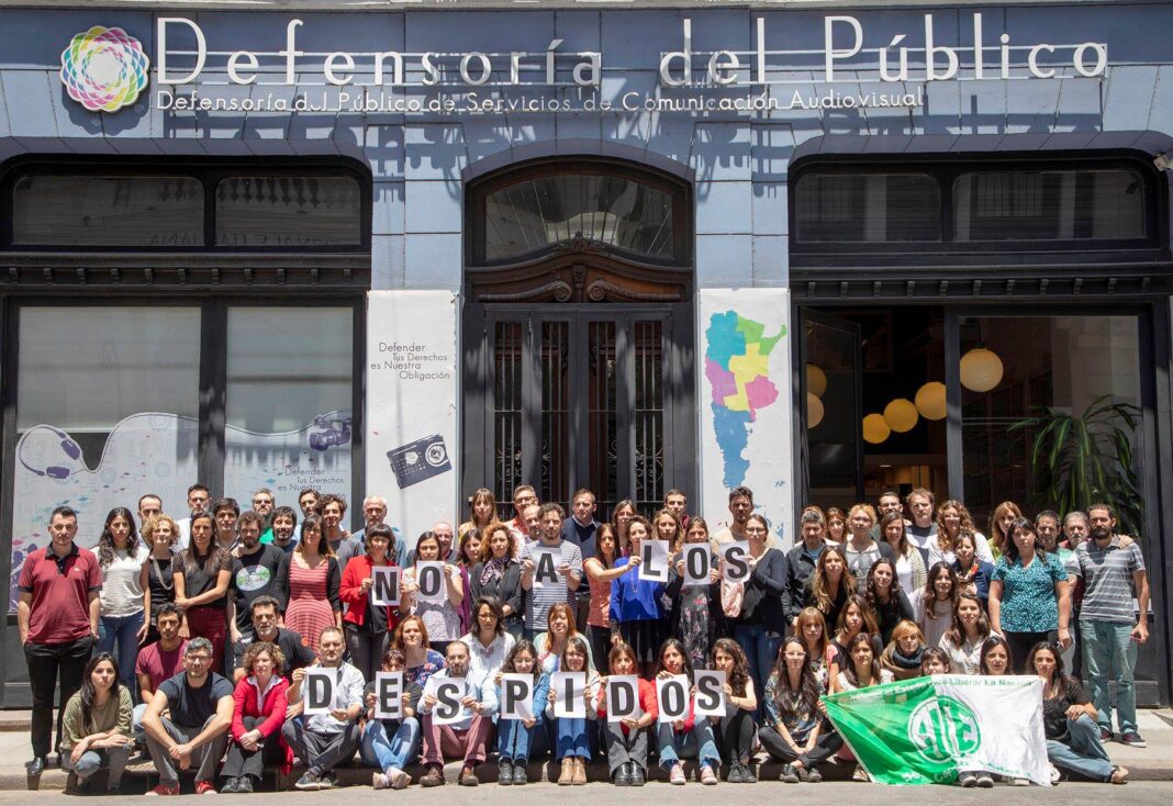 ATE cruzó al Gobierno nacional por los más de 100 despidos en la Defensoría del Público. “Aniquila el derecho a la comunicación democrática”, afirmaron.