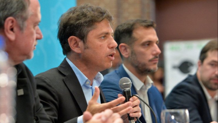 El conflicto con el intendente de Lanús se profundizó tras la decisión de Kicillof de no incluir un fondo específico para los municipios en el Presupuesto 2025.