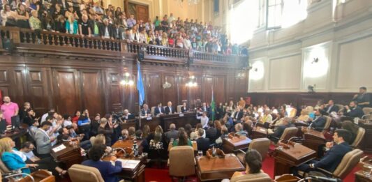 Por unanimidad, el Concejo Deliberante de La Plata aprobó el convenio entre Kicillof y Alak para cancelar la deuda por la Tasa de Capitalidad.