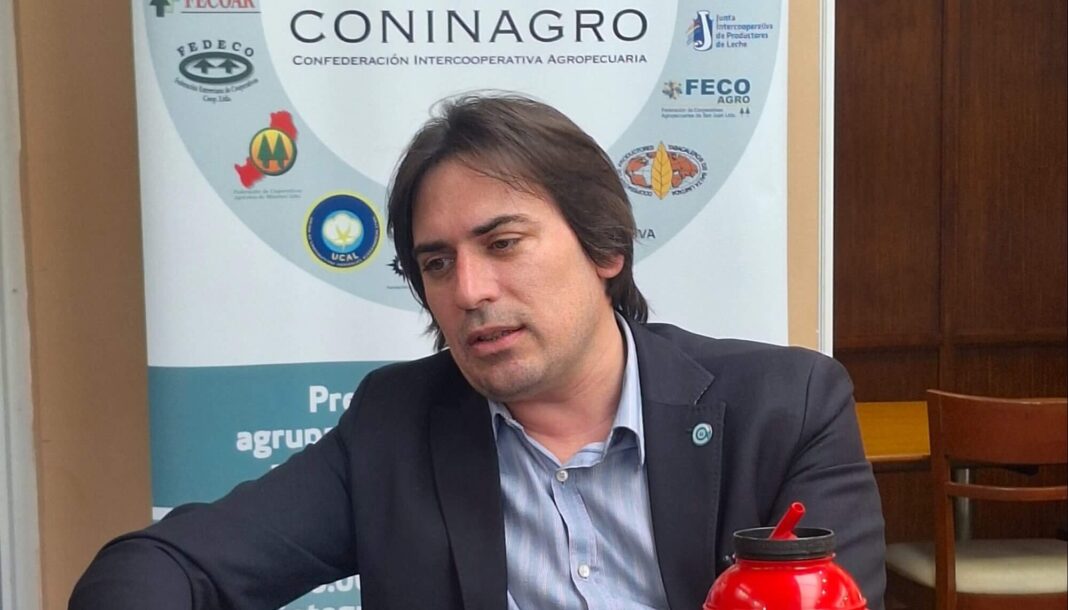 El titular de Coninagro alertó que las retenciones y los impuestos ponen en riesgo a los productores.