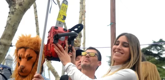 La diputada libertaria Geraldine Calvella lanzó duras críticas y acusaciones hacia la UCR por su "falta de identidad" y "convicciones firmes".