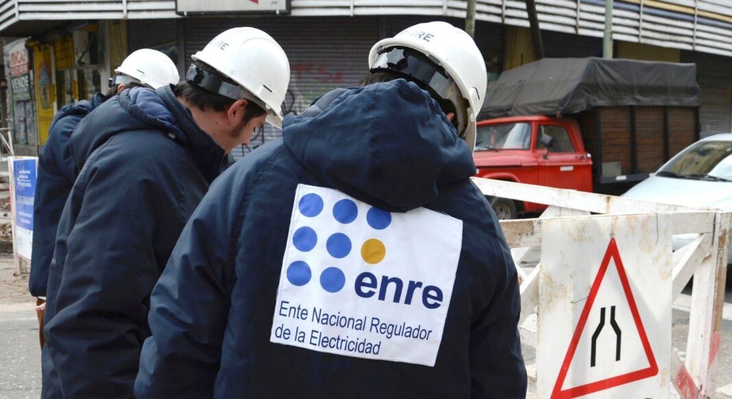 El ENRE informó que aún continúan más de 12 mil usuarios sin luz en el AMBA por una falla en Central Puerto.