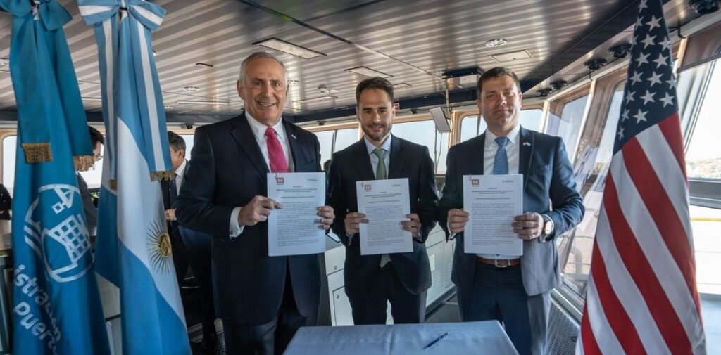 El Gobierno de Milei firmó un acuerdo con EE.UU. para gestionar de manera conjunta la Hidrovía Paraná-Paraguay.