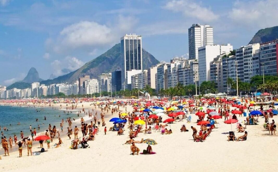 Unos 24 mil argentinos eligieron Brasil para pasar Navidad y Año Nuevo, y 160 turistas ya están en Uruguay.
