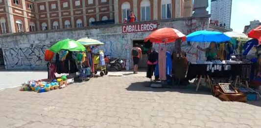 En Mar del Plata UxP cuestionó a Montenegro por la denuncia penal que le realizó a Kicillof por el abandono de la feria de la playa Bristol.