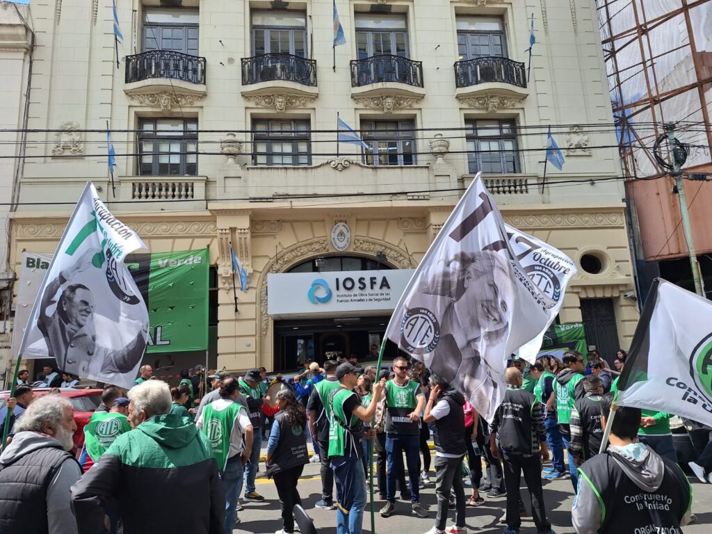 Los estatales nacionales denunciaron cesantías ilegales en el Instituto IOSFA.