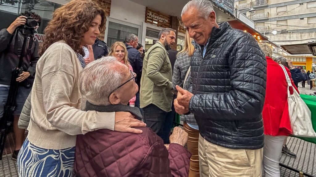El intendente de La Costa, Juan de Jesús, dio el presente en el aniversario de San Bernardo.