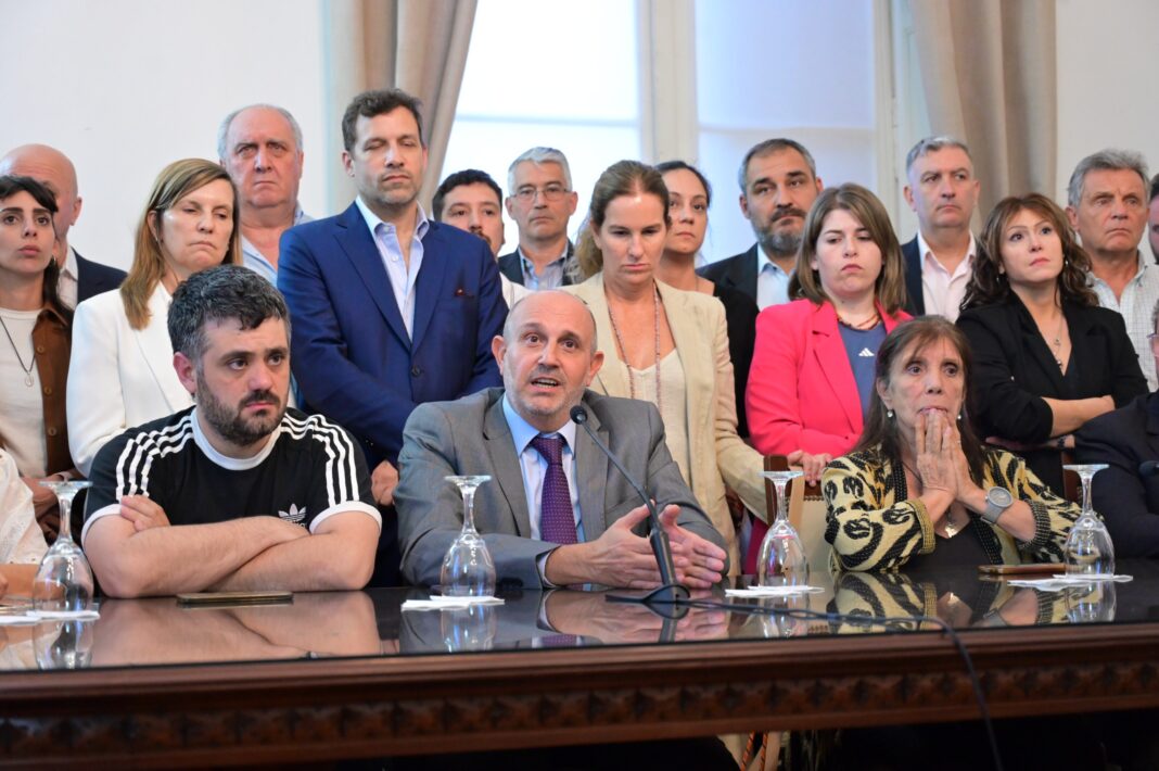 Alexis Guerrera almorzó con los jefes de bloque opositores que ayer se quedaron esperando la reunión con los ministros de Axel Kicillof.