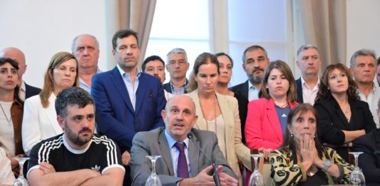 Alexis Guerrera almorzó con los jefes de bloque opositores que ayer se quedaron esperando la reunión con los ministros de Axel Kicillof.