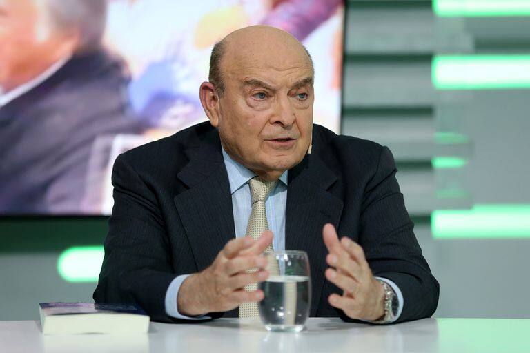 El exministro de Economía, Domingo Cavallo, sugirió al equipo económico de Milei que el tipo de cambio requería una corrección del 20%.