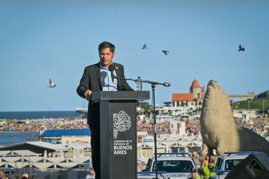 El gobernador Axel Kicillof tendrá en enero y en febrero una batería de viajes a distritos del peronismo, en los que se hará eco de la temporada de verano.