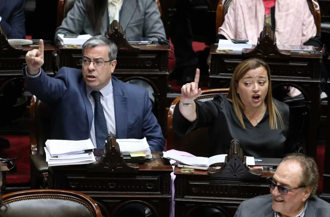 Desde Unión por la Patria reclamaron al titular de Diputados, Martín Menem, que avance en la conformación de comisiones clave.