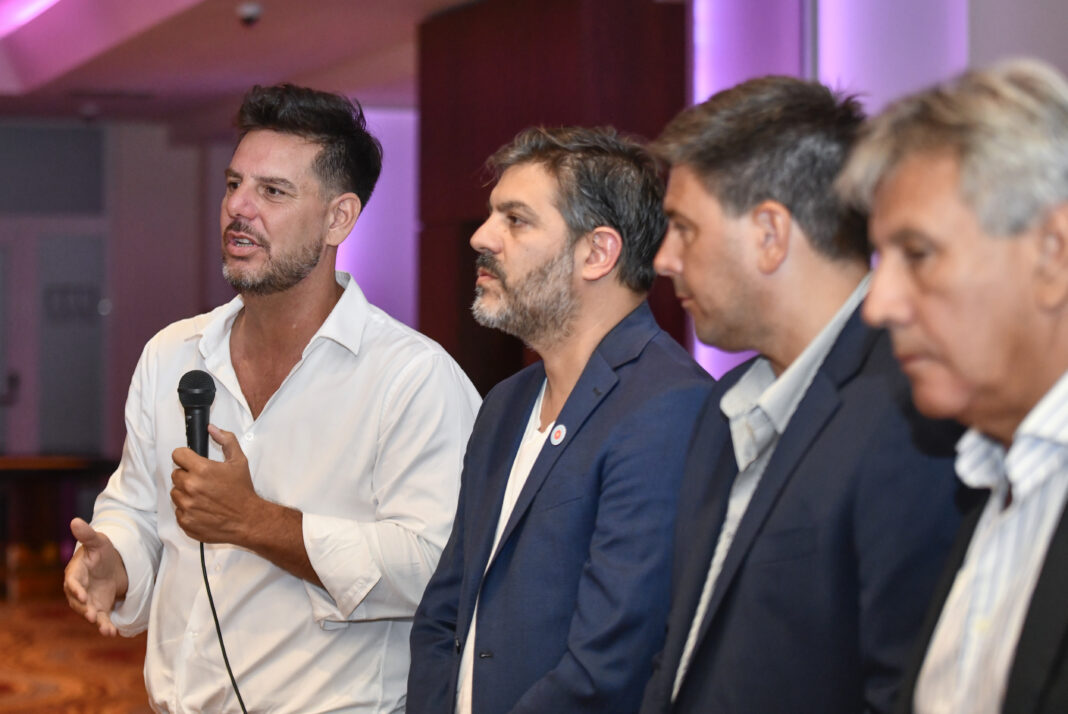 El presidente de Loterías y Casinos, Gonzalo Atanasof, aseguró que trabaja en tándem con la Legislatura bonaerense, pese a su ausencia.