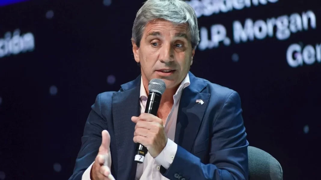 Luis Caputo le respondió a los intendentes kirchneristas que lo criticaron por la regulación de las tasas municipales.