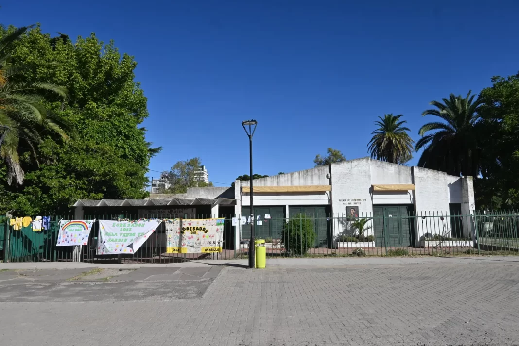 La gestión del intendente de La Plata, Julio Alak, desmintió las acusaciones de la oposición sobre un supuesto traslado del Jardín N°903.