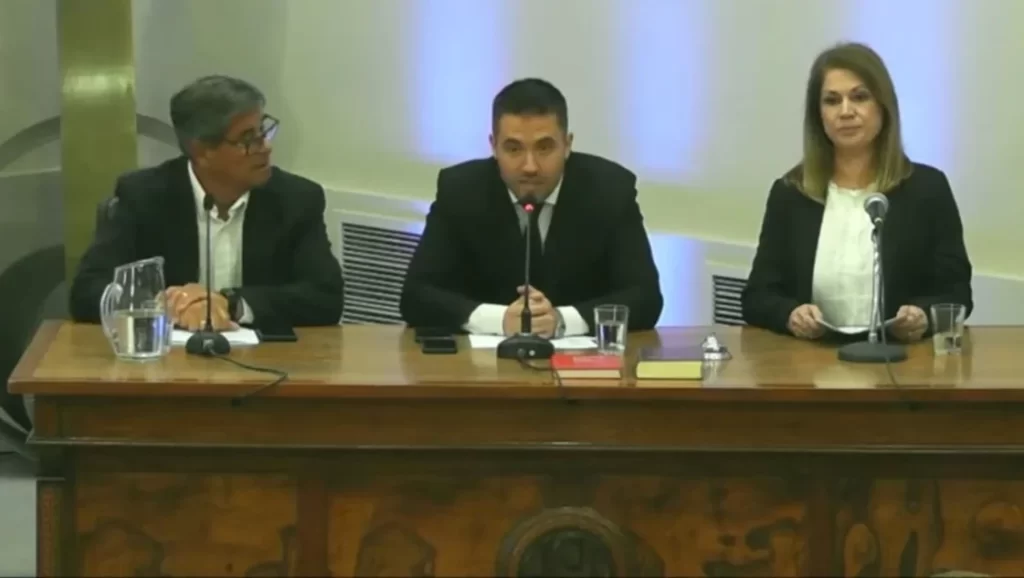 En el centro de la imagen, Mauro Reyes, el nuevo titular del Concejo Deliberante de Bahía Blanca.