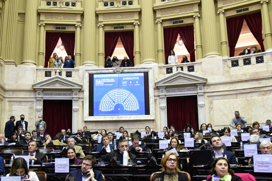A pocos días del inicio de las sesiones extraordinarias, el Gobierno se reúne con la oposición dialoguista por la reforma electoral.