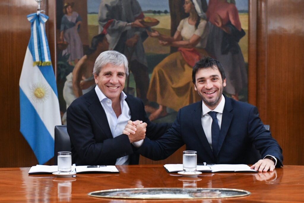 Luis Caputo informó que en el primer año de gestión de Javier Milei, Argentina cerró el 2024 con un superávit financiero de $1,7 billones.