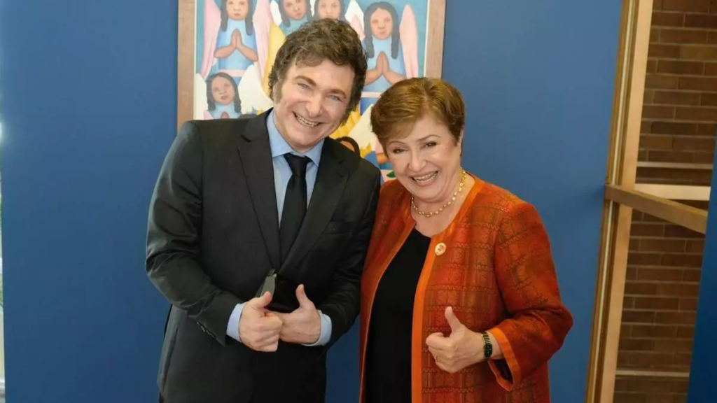 El presidente Javier Milei junto a la titular del FMI, Kristalina Georgieva. 