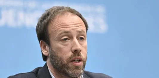 La Asociación de Propietarios de Caballos de Carrera denunció al Ministro de Economía bonaerense por desvío de fondos.
