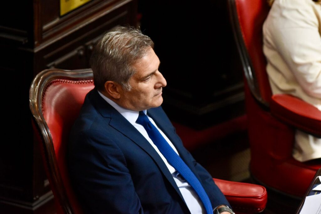 El titular del bloque de los senadores dialoguistas libertarios, Sergio Vargas.