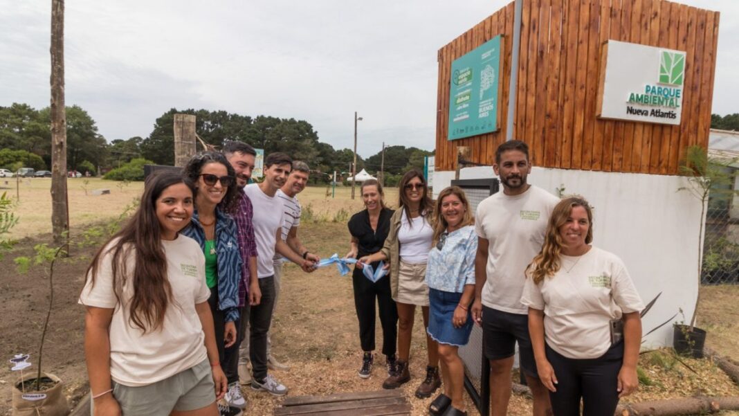 La Municipalidad de La Costa inauguró junto a la ministra bonaerense, Daniela Vilar, un nuevo parque ambiental en Nueva Atlantis.