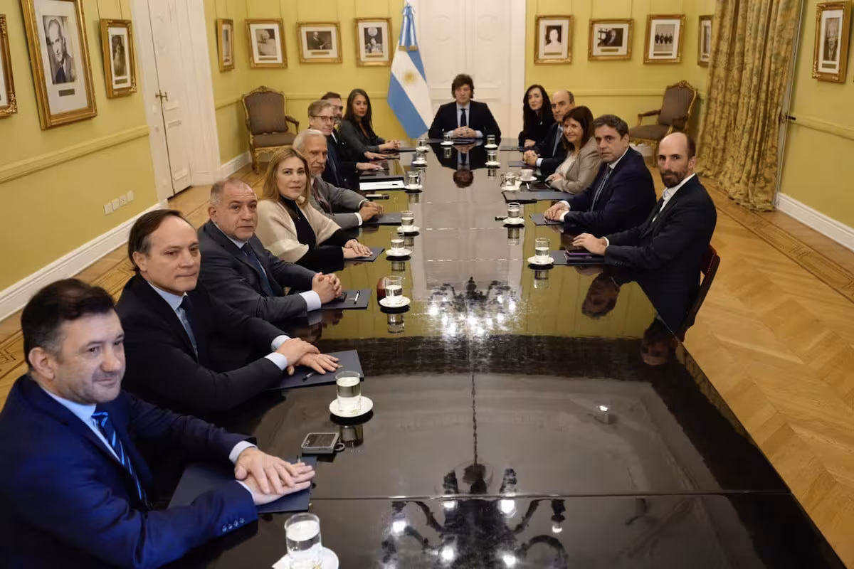 Senado: El oficialismo negocia con los bloques aliados para sacar de la carpeta "Ficha Limpia" y la "Ley Antimafias", además de los pliegos de Lijo y García Mansilla. 