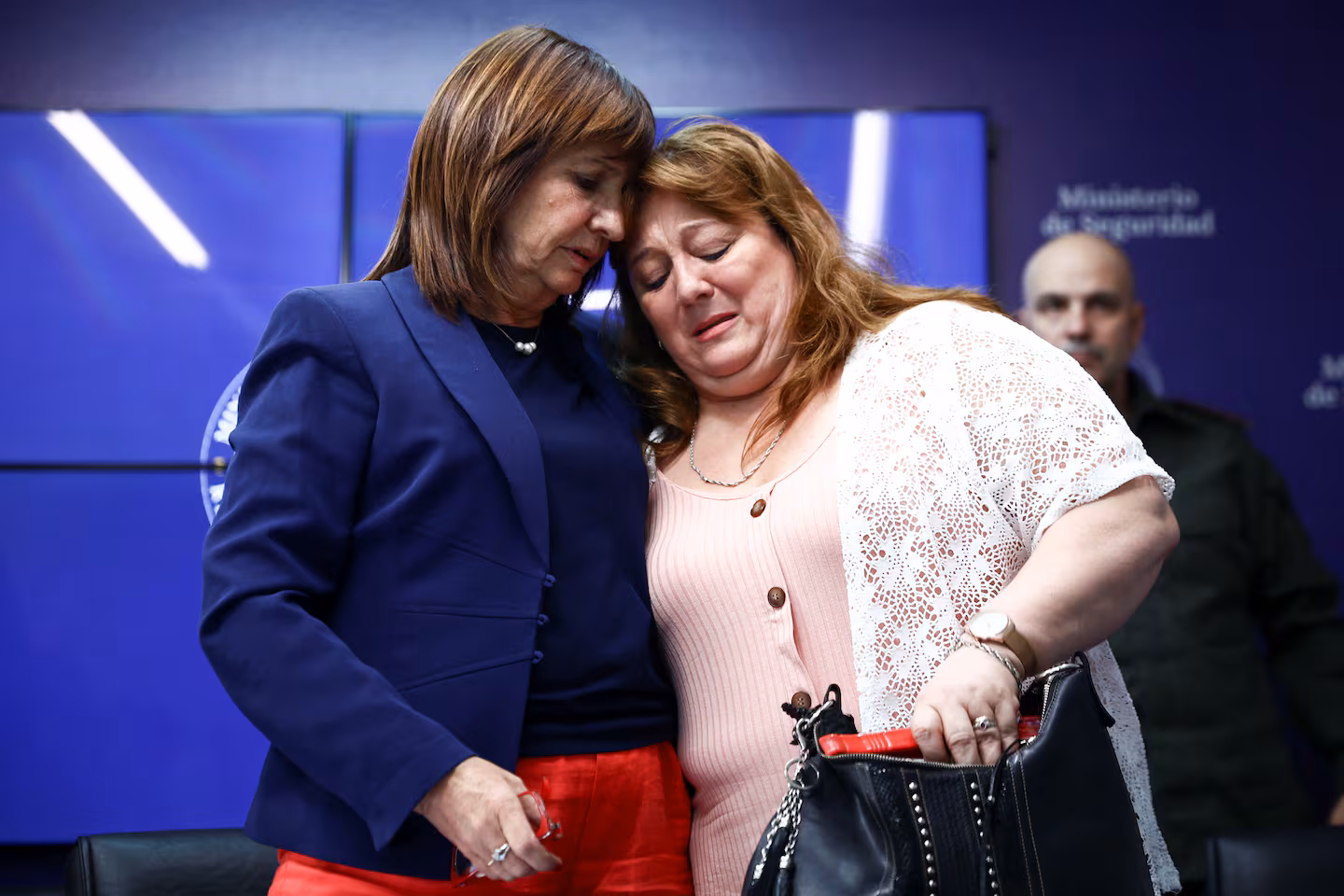 Patricia Bullrich encabezó una conferencia de prensa junto con la familia del gendarme Gallo.