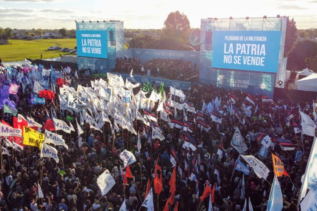 Desde el kicillofismo buscan que el acto en Mar del Plato replique la postal política del año pasado en Florencio Varela con fuerte presencia de los sectores aliados al Gobernador. 