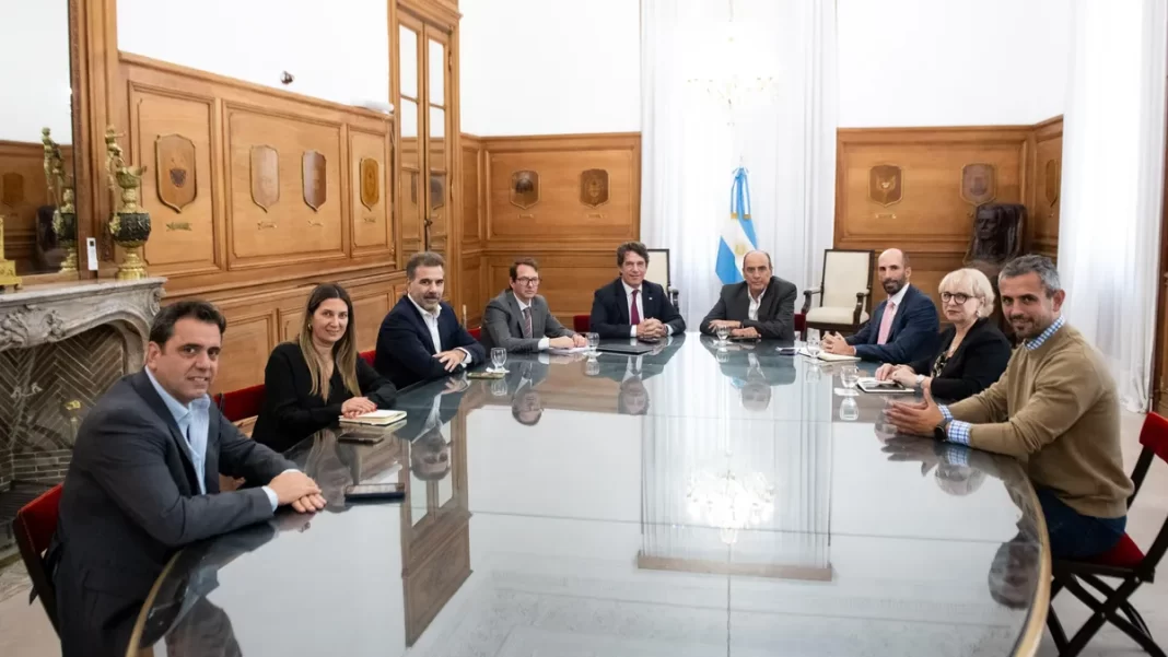 Francos recibe a diputados aliados en Casa Rosada para destrabar proyectos clave en el Congreso.