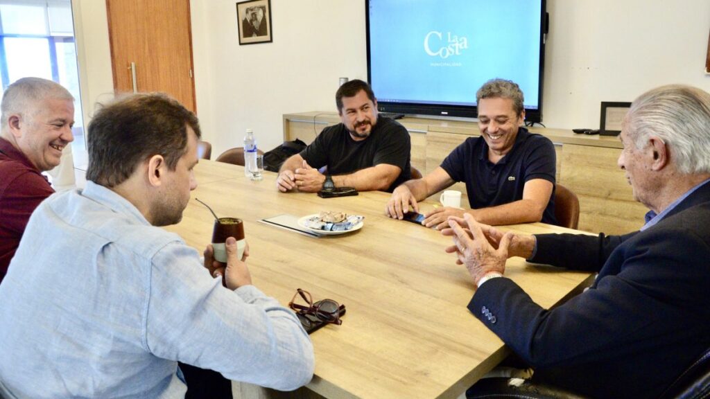 El intendente de La Costa Juan de Jesús se reunió con autoridades provinciales para mejorar la tecnología en seguridad.
