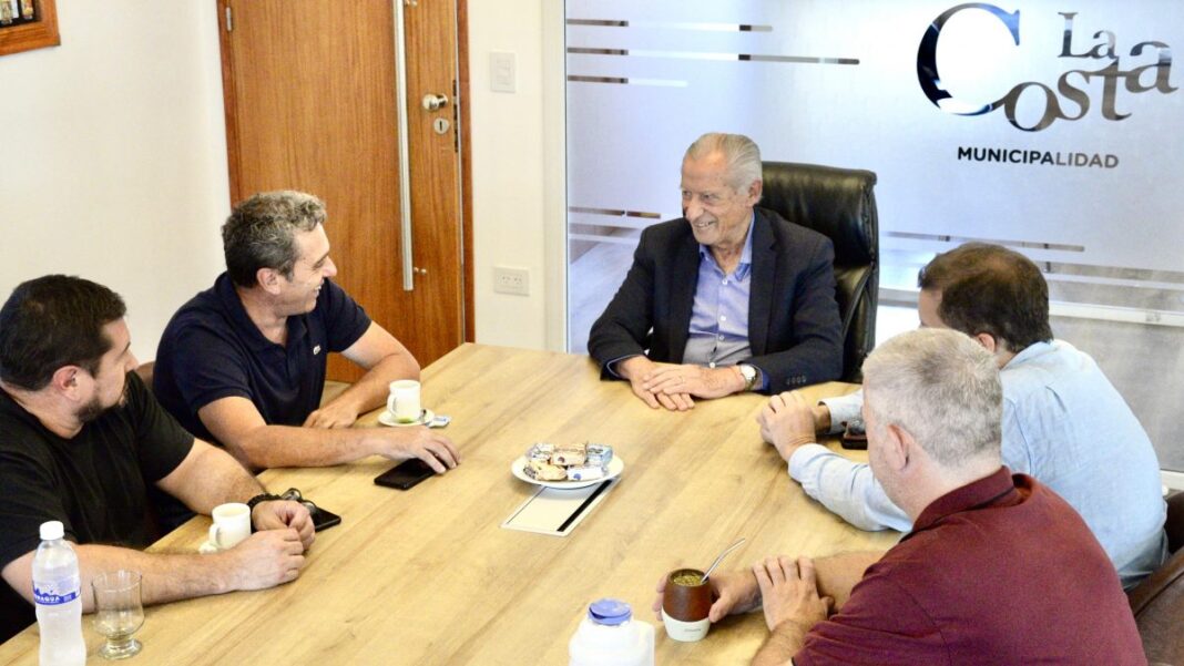 El intendente de La Costa, Juan de Jesús, se reunió con autoridades provinciales con el objetivo de mejorar la tecnología en materia de seguridad.