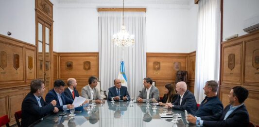 El jefe de Gabinete, Guillermo Francos, recibió a la oposición dialoguista y cerró fecha para tratar la eliminación de las PASO. Todos los detalles.