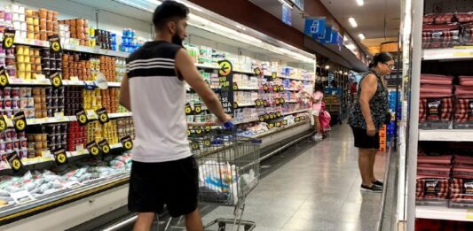 El relevamiento del INDEC sobre las ventas en supermercados arrojó una nueva caída interanual en noviembre., lo que agravó el acumulado de 2024.