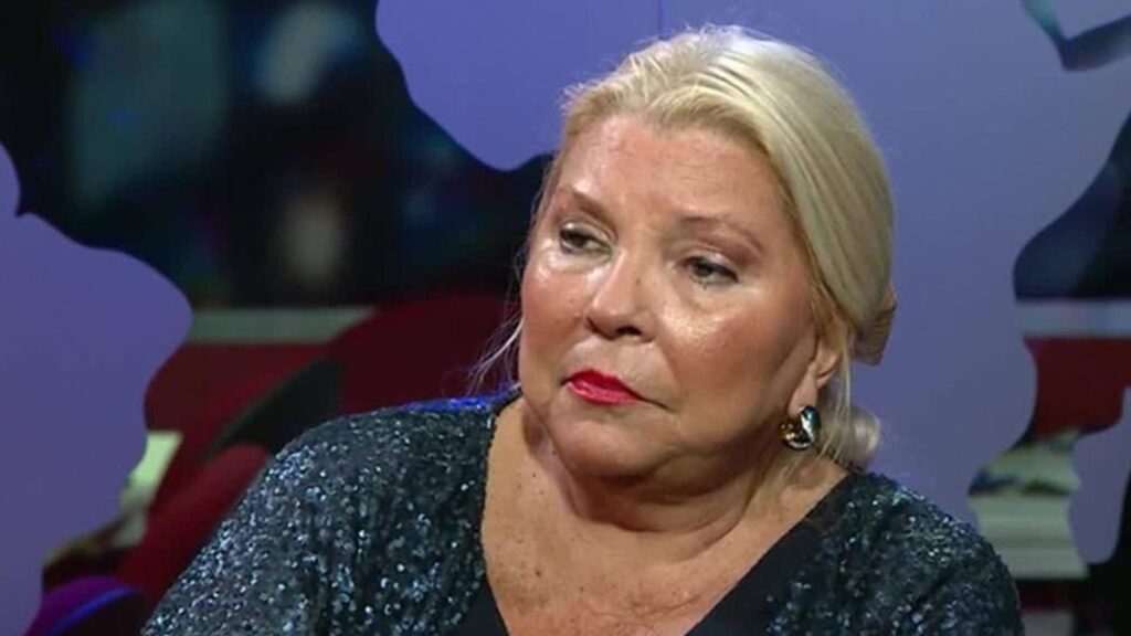 La líder de la Coalición Cívica, Elisa Carrió denunció ante la Justicia que el PAMI de Luana Volnovich compró a sobre precio medicamentos oncológicos.